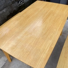 木製ダイニングテーブル&ベンチチェア2脚セットの画像