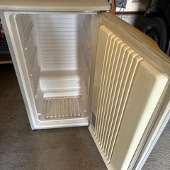 ジャンク扱いサンヨー冷凍庫の画像