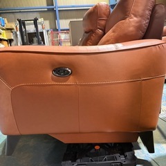 ニトリ電動リクライニングソファブラウン (アネーロ セミアニリン革タイプ SK)　ニトリ 2人用 両電動 【皮に痛み無し極美品‼️】の画像