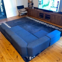 コーナーソファとオルテガ マットの画像