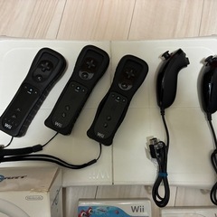 Wii 本体、コントローラー、ソフト５本セットの画像