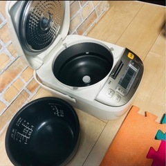 🎀パナソニック🎀✨IHジャー炊飯器✨🔥SR-HS104🔥❄️5.5号炊き❄️❤️美品❤️ の画像