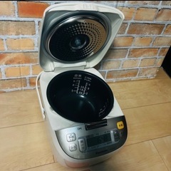 🎀パナソニック🎀✨IHジャー炊飯器✨🔥SR-HS104🔥❄️5.5号炊き❄️❤️美品❤️ の画像