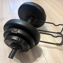 筋トレ用フラットベンチ（折りたたみ・300kg）ダンベル付きの画像