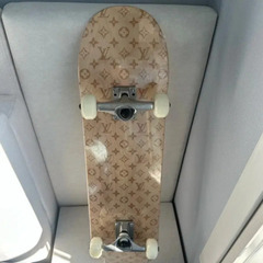 Louis Vuitton モノグラム メープルウッド スケートボードの画像