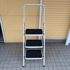 折りたたみ脚立　３段　踏み台　の画像