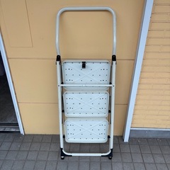 折りたたみ脚立　３段　踏み台　の画像