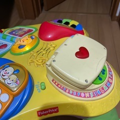 フィッシャープライス わんわんのおしゃべりバイリンガルテーブルの画像