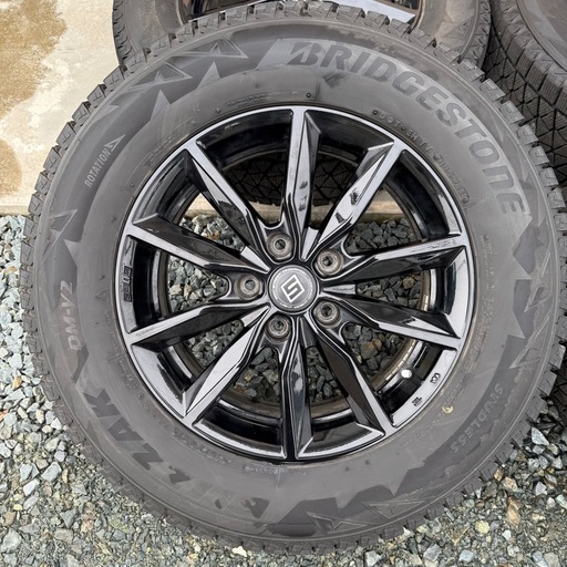 215/70R16ブリヂストンBLIZZAK DM-V2スタッドレスタイヤホイールセット RAV4 アウトランダー エクリプスクロス　デリカD5 ハリアー他美品