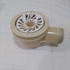 TOTO洗濯機防水パン 640×730×60mm 排水トラップ付きの画像