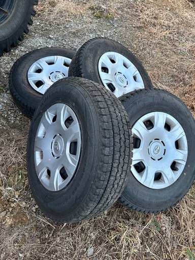 ハイエース　スタッドレス　195/80r15