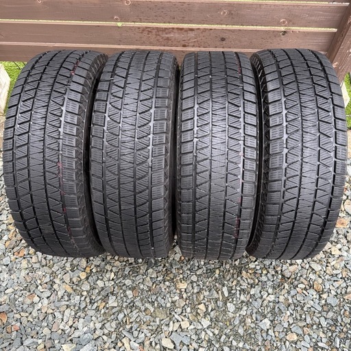 265/70R17ブリヂストンBLIZZAK DM-V3スタッドレスタイヤ４本　ランドクルーザープラド FJクルーザー他