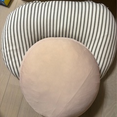 授乳クッションと丸クッション２点セット の画像