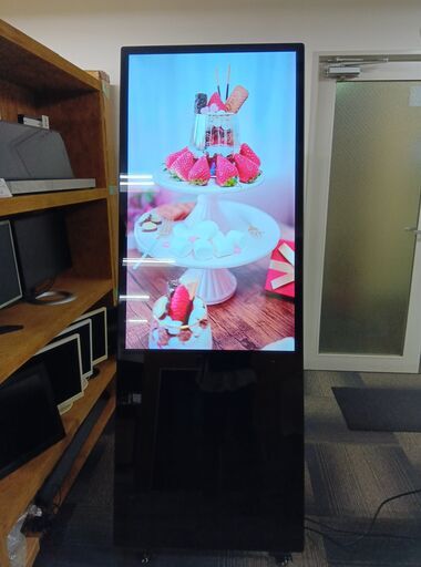 スタンド一体型デジタルサイネージ　49インチ