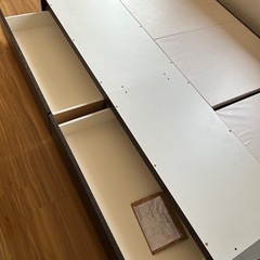 ダブルベッドフレームの画像