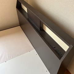 ダブルベッドフレームの画像