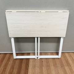 折りたたみ式　パソコンデスクの画像
