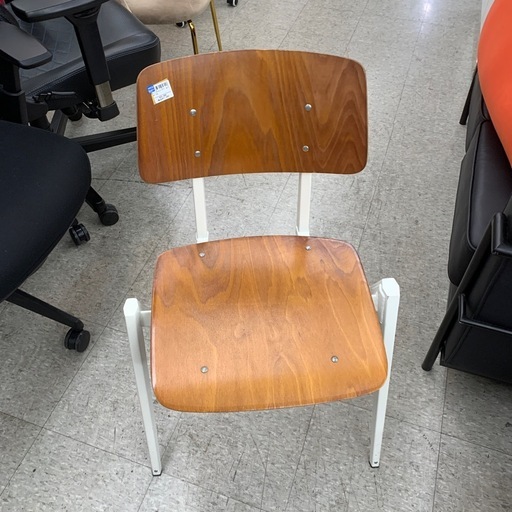 【家具】Galvanitas スタッキングチェアー！