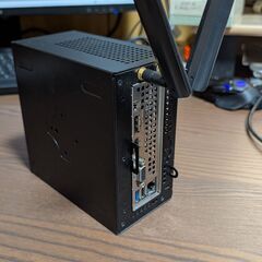 ASRock DeskMini X300（Ryzen 3 3200G搭載、SSD 240GB、メモリ8GB、無線LANはWi-Fi6に対応 ）の画像