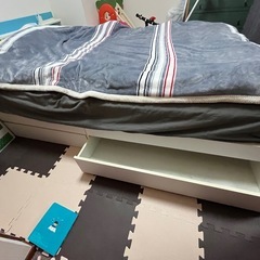 無料で差し上げます：ダブルベッド（フレームのみ）の画像