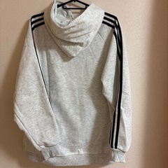 パーカー長袖  サイズLの画像