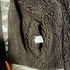 GAP  リバーシブル  90 キッズ　ボア　迷彩　ベスト　あったかいの画像