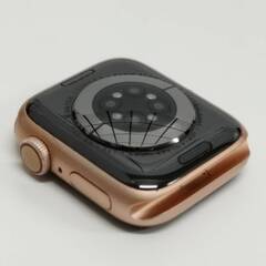Apple Watch Series 6/GPS+セルラー/40mm/A2375/ゴールド〈M06N3J/A〉の画像