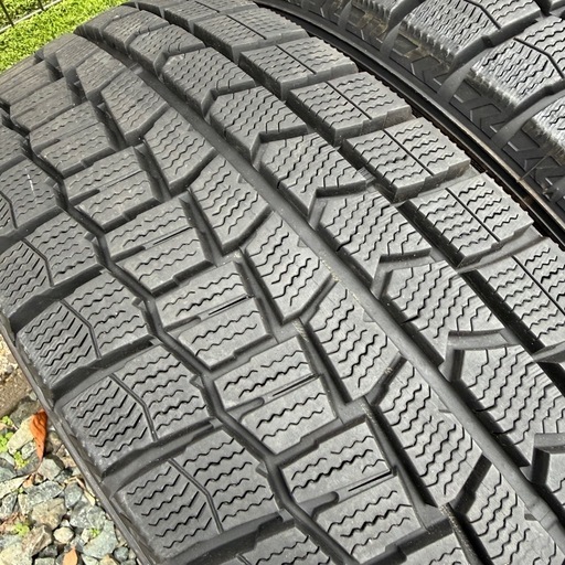195/60R17ダンロップDUNLOP WINTER MAXX WM02 スタッドレスタイヤ４本 プリウス ライズ ロッキー ヴォク