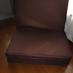 ベッドのマットレス　三つ折り可　ソファーにも　色は紫がかったブラウンの画像