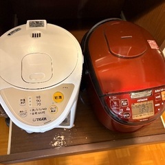 炊飯器、電子レンジ、電気ポット、食器棚まとめての画像