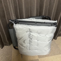 簡易ベッドの画像