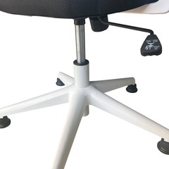 【ジ1127-16】綺麗な一品‼️ デスクチェア HBATA ホワイト キャスター付きの画像