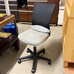 【お買い得‼️】ニトリ キャスター付き 昇降オフィスチェア メッシュ生地 ブラック×グレー♪の画像