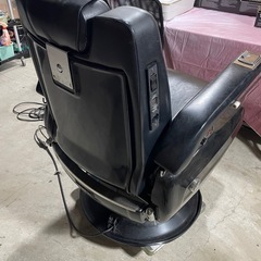 TAKARA 679　 タカラ　バーバー椅子 100V 理容椅子　の画像
