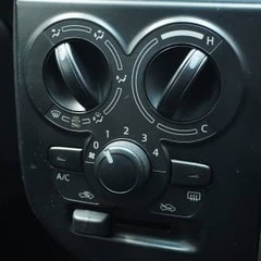 差し色の赤がポイント🤩🎊《スズキ アルト F》の画像