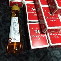 牛乳石鹸赤箱Ｂ100g×30個、香味あぶら90gのセット！の画像