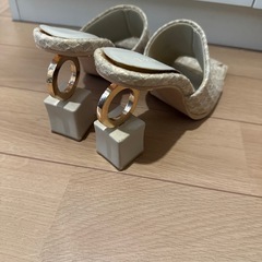 YELLO ミュールの画像