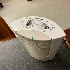 K2511-458 Panasonic 電気ファンヒーター DS-F1203 mega active ion ホワイト 2013年製 通電確認済み キズ汚れ有りの画像