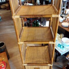 ラタンのラック 飾り棚 引き出し チェスト 籐家具 昭和レトロ　/TJ-2671 2Fの画像