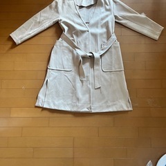 AZUL ベージュ コート の画像