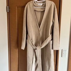 AZUL ベージュ コート の画像