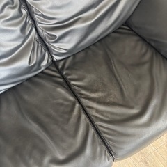 【12／20〜22引き渡し】合皮ブラックソファの画像