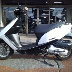 NO.5583　ディオ （ＤＩＯ）ＡＦ６２　４サイクルエンジン　ホワイト＆ブラック　☆彡の画像