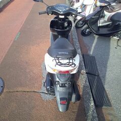 NO.5583　ディオ （ＤＩＯ）ＡＦ６２　４サイクルエンジン　ホワイト＆ブラック　☆彡の画像