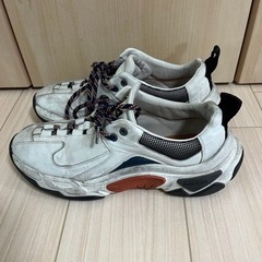 dieselメンズスニーカー　人気モデルの画像