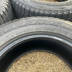 ブリヂストン BLIZZAK DM-V1 235/70R16 スタッドレスの画像