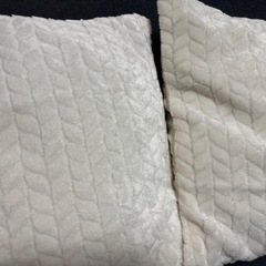 ほぼ未使用、ニット調クッション40×40cmの2個セットの画像