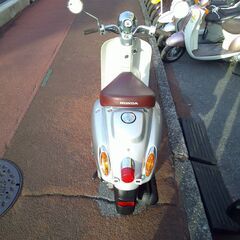 NO.5585  ジョルノクレア （ＧＩＯＲＮＯ ＣＲＥＡ）　水冷４サイクルエンジン　シルバー＆ホワイト　☆彡の画像