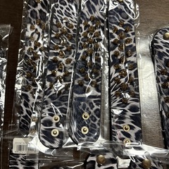 豹柄　ヒョウ柄　スタッズ　プレスレッドの画像
