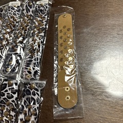 豹柄　ヒョウ柄　スタッズ　プレスレッドの画像
